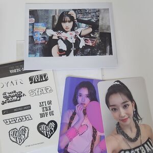 STAYC 2ND MINI ALBUM: YOUNG-LUV.COM